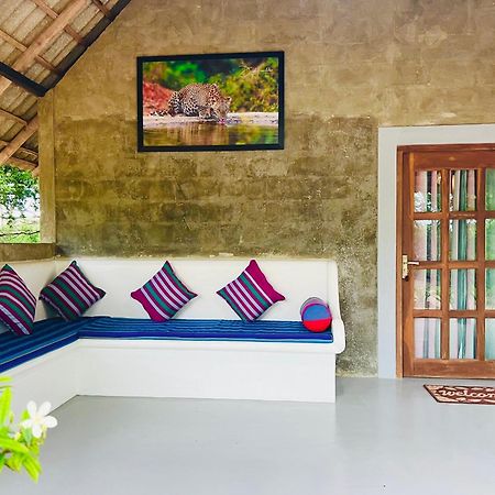 Kingfisher Beach Resort-Yala Kirinda  Esterno foto