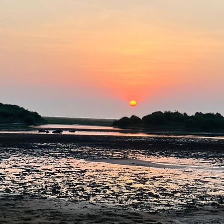 Kingfisher Beach Resort-Yala Kirinda  Esterno foto