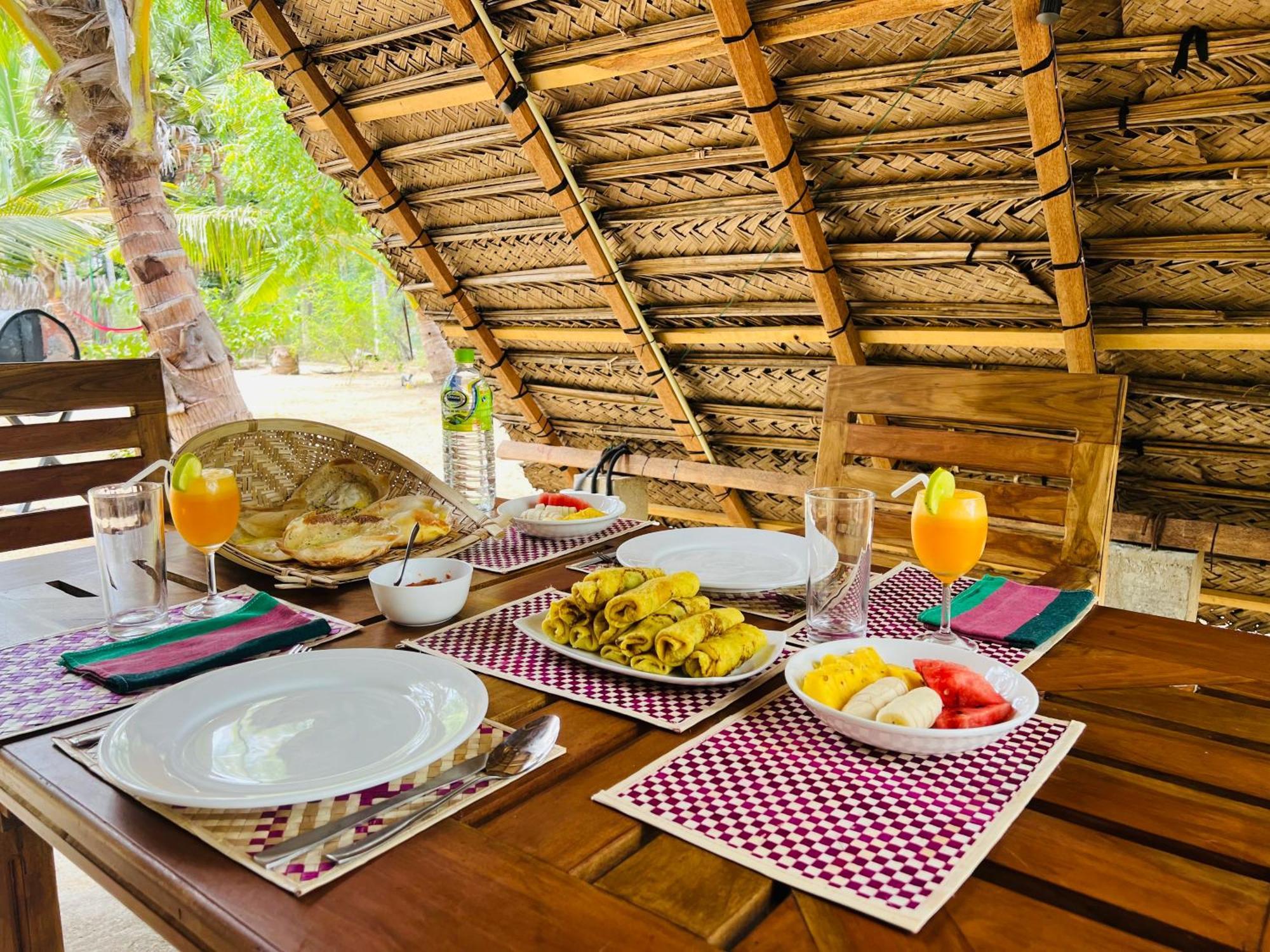 Kingfisher Beach Resort-Yala Kirinda  Esterno foto