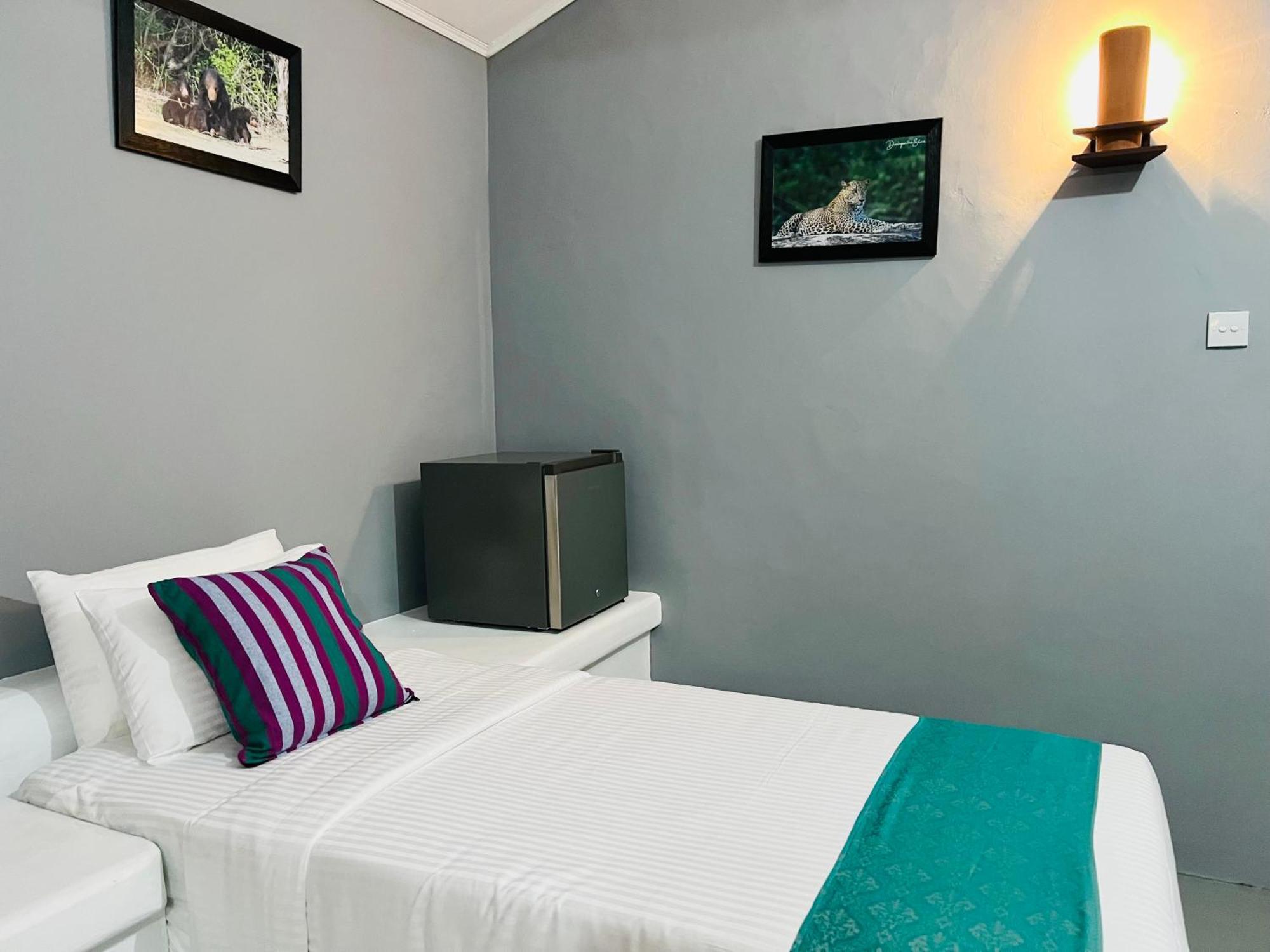 Kingfisher Beach Resort-Yala Kirinda  Esterno foto