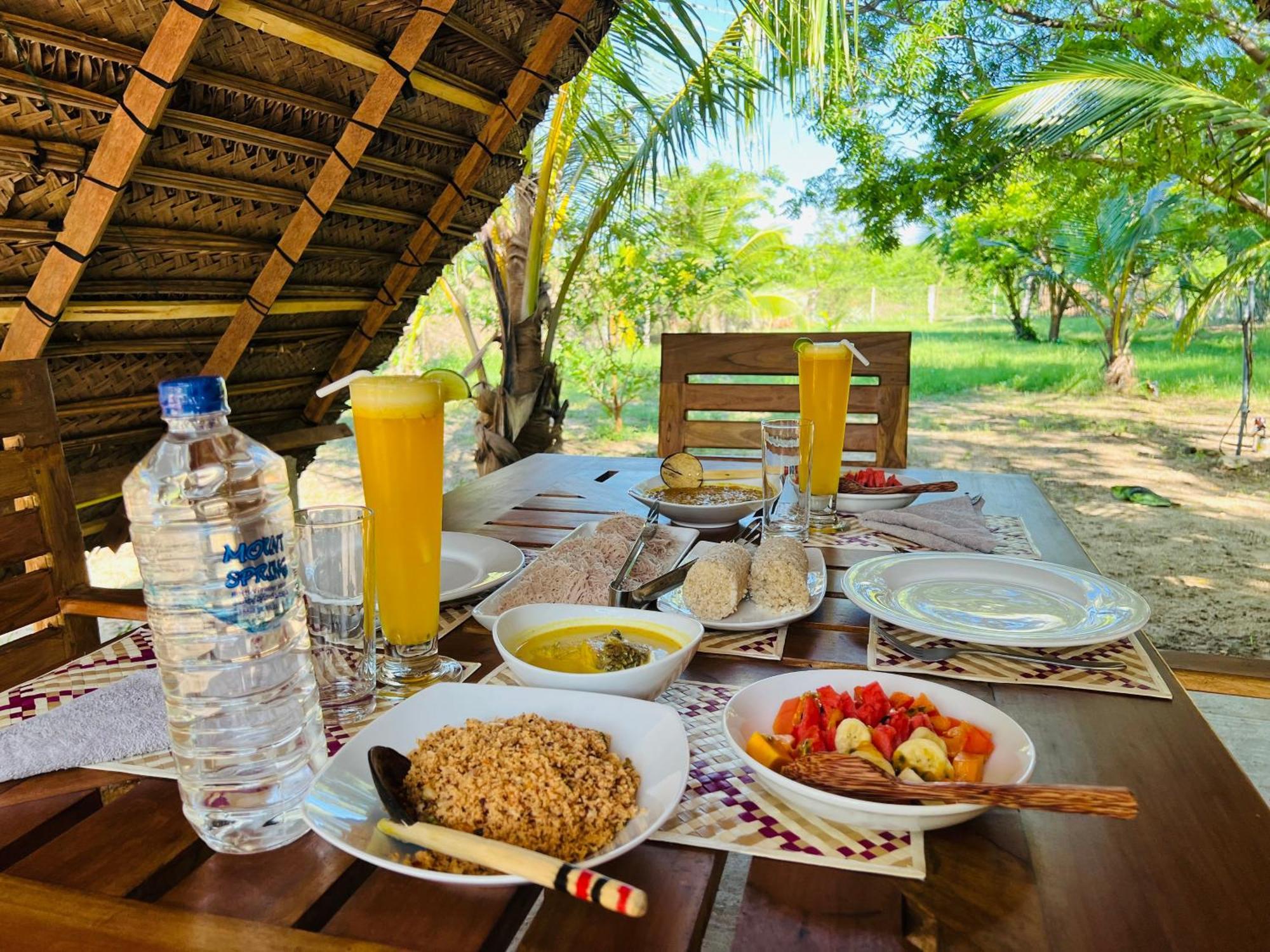 Kingfisher Beach Resort-Yala Kirinda  Esterno foto