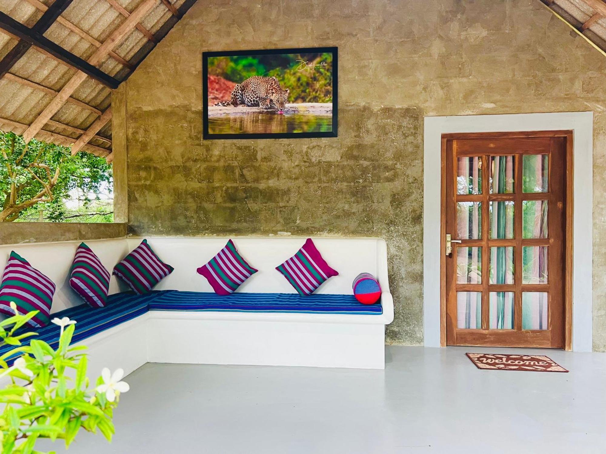 Kingfisher Beach Resort-Yala Kirinda  Esterno foto