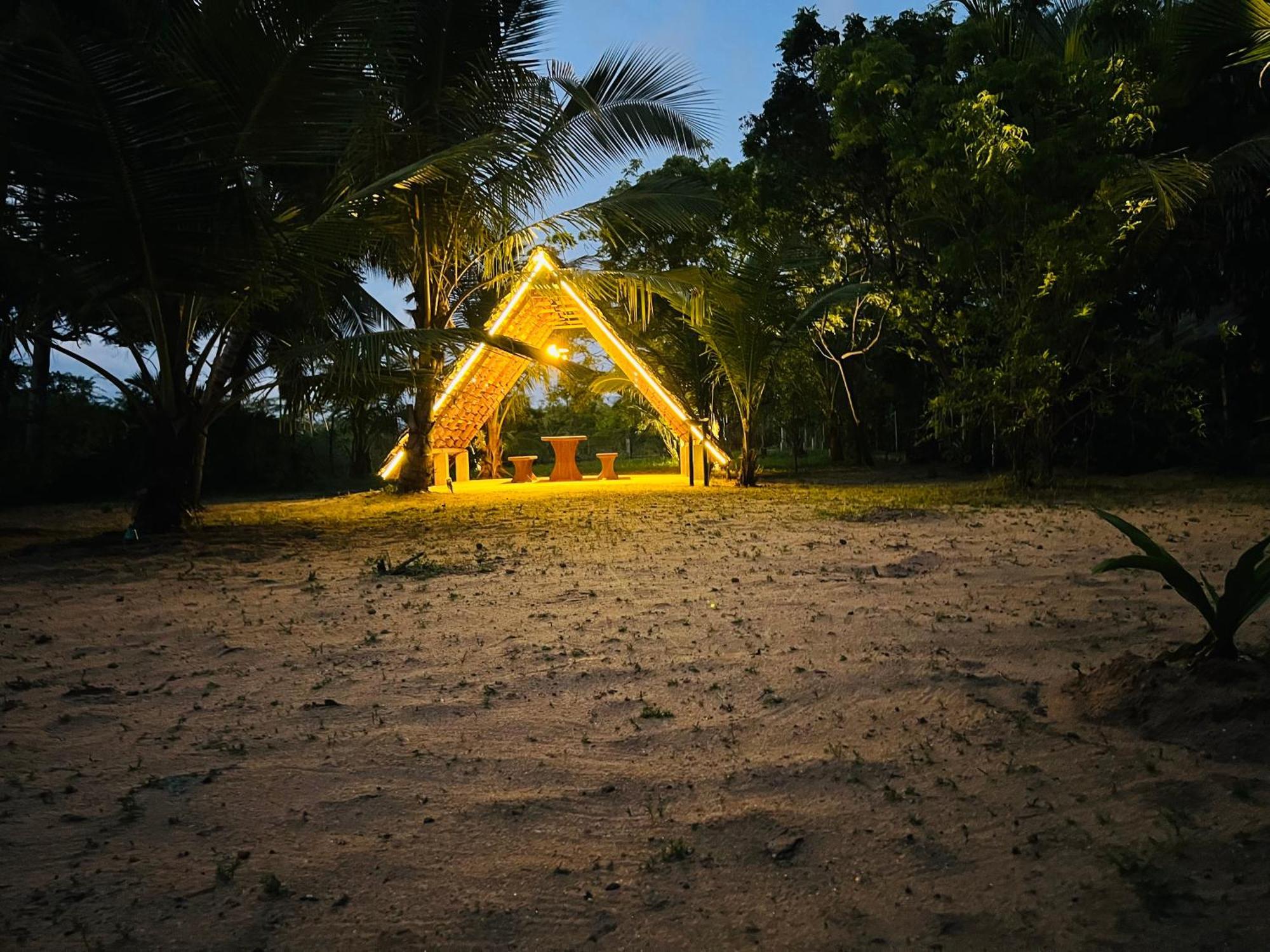 Kingfisher Beach Resort-Yala Kirinda  Esterno foto