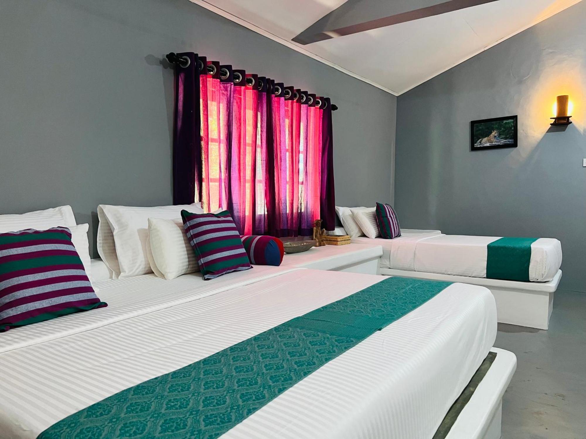 Kingfisher Beach Resort-Yala Kirinda  Esterno foto