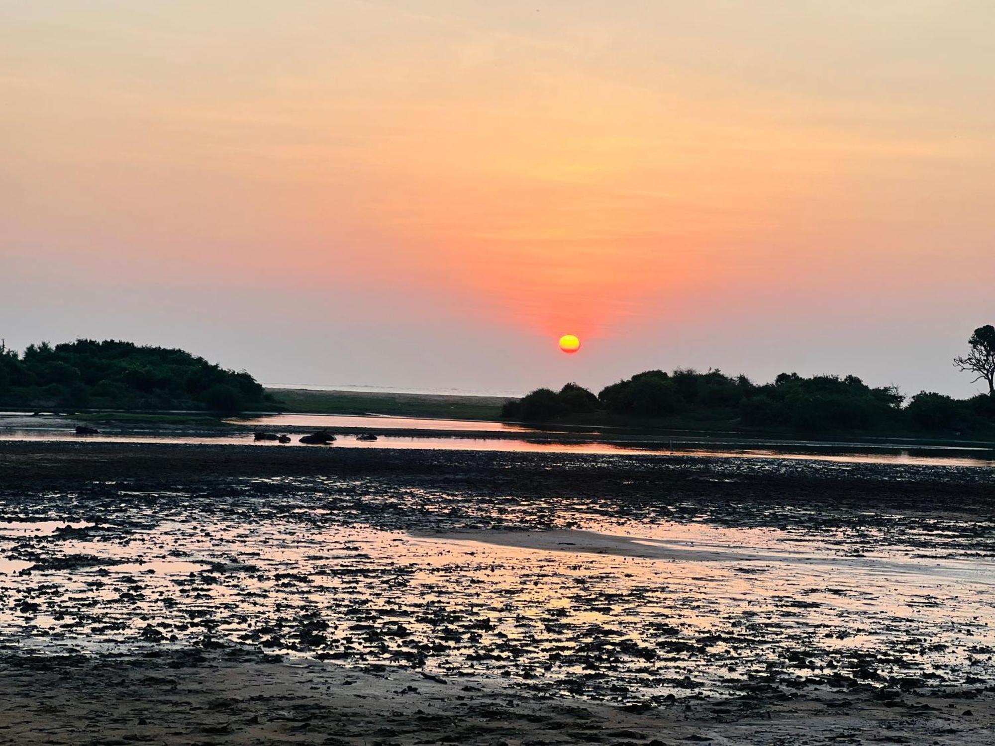 Kingfisher Beach Resort-Yala Kirinda  Esterno foto